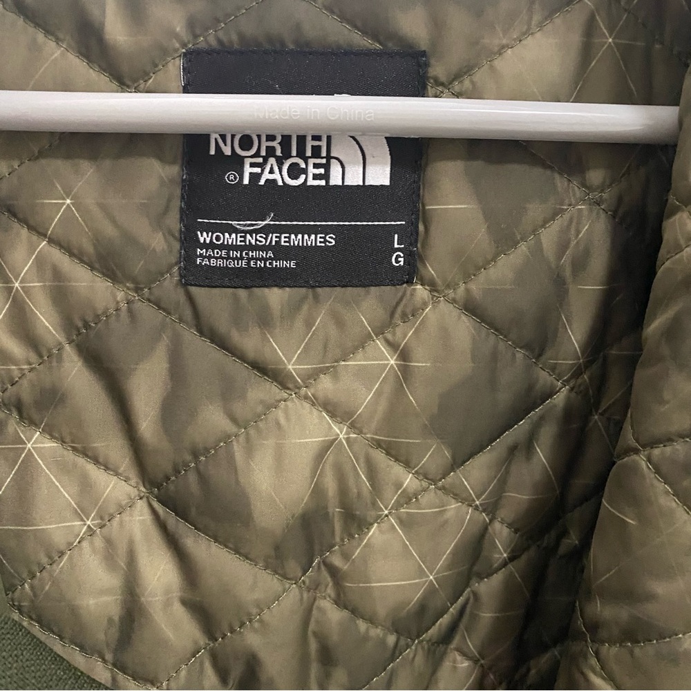 The North Face Olive Quilted Jacket - Picture 3 of 5